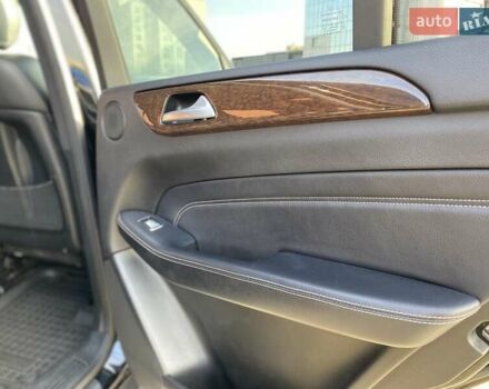 Черный Мерседес М-Класс, объемом двигателя 3 л и пробегом 145 тыс. км за 19990 $, фото 17 на Automoto.ua