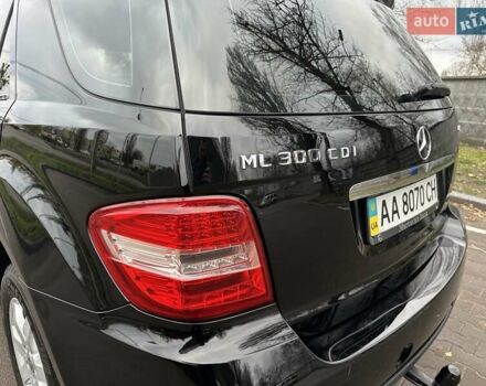 Чорний Мерседес М-Клас, об'ємом двигуна 3 л та пробігом 307 тис. км за 13800 $, фото 11 на Automoto.ua