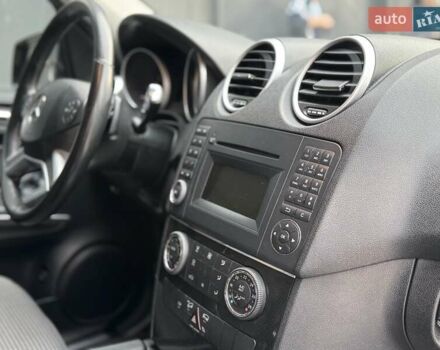 Чорний Мерседес М-Клас, об'ємом двигуна 3 л та пробігом 307 тис. км за 14750 $, фото 20 на Automoto.ua