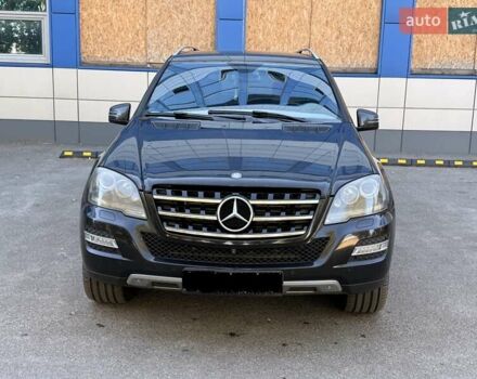 Черный Мерседес М-Класс, объемом двигателя 2.99 л и пробегом 222 тыс. км за 18500 $, фото 82 на Automoto.ua