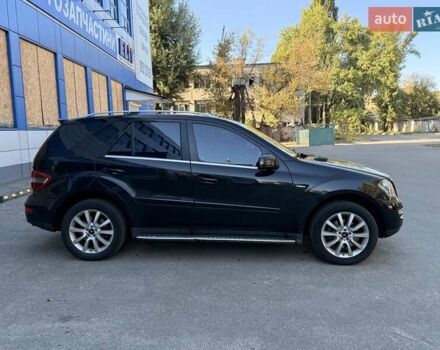 Черный Мерседес М-Класс, объемом двигателя 2.99 л и пробегом 222 тыс. км за 18500 $, фото 5 на Automoto.ua