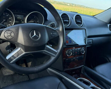 Черный Мерседес М-Класс, объемом двигателя 6.21 л и пробегом 286 тыс. км за 16500 $, фото 5 на Automoto.ua