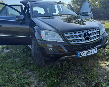 Черный Мерседес М-Класс, объемом двигателя 6.21 л и пробегом 286 тыс. км за 16500 $, фото 2 на Automoto.ua