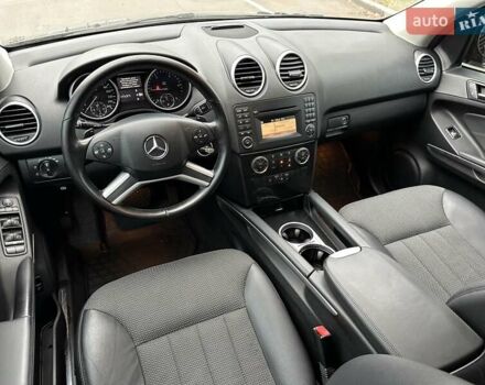 Чорний Мерседес М-Клас, об'ємом двигуна 3 л та пробігом 307 тис. км за 13800 $, фото 25 на Automoto.ua