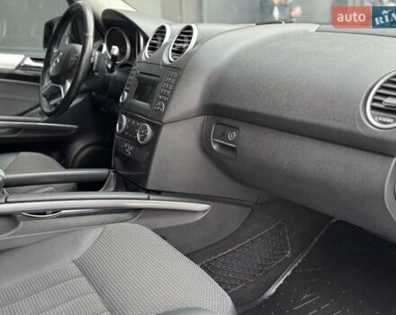 Чорний Мерседес М-Клас, об'ємом двигуна 3 л та пробігом 307 тис. км за 14750 $, фото 21 на Automoto.ua