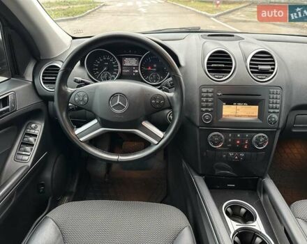 Чорний Мерседес М-Клас, об'ємом двигуна 3 л та пробігом 307 тис. км за 13800 $, фото 26 на Automoto.ua