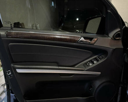 Черный Мерседес М-Класс, объемом двигателя 2.99 л и пробегом 184 тыс. км за 16000 $, фото 8 на Automoto.ua