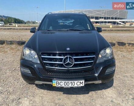 Черный Мерседес М-Класс, объемом двигателя 3.72 л и пробегом 80 тыс. км за 17999 $, фото 1 на Automoto.ua