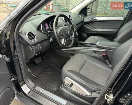 Чорний Мерседес М-Клас, об'ємом двигуна 3 л та пробігом 307 тис. км за 13800 $, фото 13 на Automoto.ua