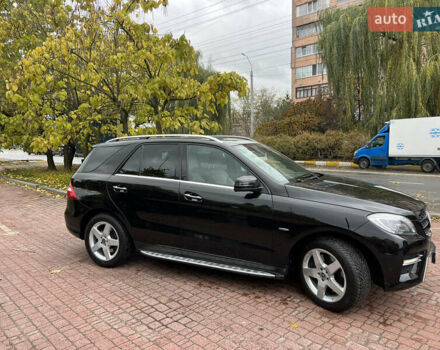 Мерседес М-Класс 2012 в Киеве на Automoto.ua Черный Мерседес М-Класс, объемом двигателя 3.5 л и пробегом 160 тыс. км за 17900 $, фото 9 на Automoto.ua