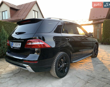 Мерседес М-Класс 2012 в Львове на Automoto.ua Черный Мерседес М-Класс, объемом двигателя 2.99 л и пробегом 286 тыс. км за 20950 $, фото 3 на Automoto.ua