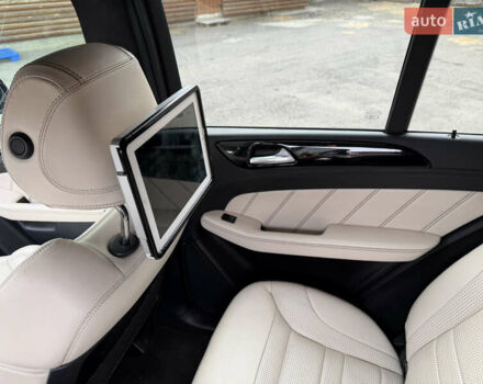 Черный Мерседес М-Класс, объемом двигателя 5.5 л и пробегом 179 тыс. км за 24500 $, фото 12 на Automoto.ua