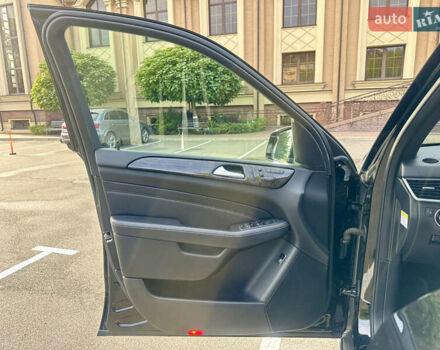 Черный Мерседес М-Класс, объемом двигателя 2.99 л и пробегом 226 тыс. км за 20499 $, фото 33 на Automoto.ua