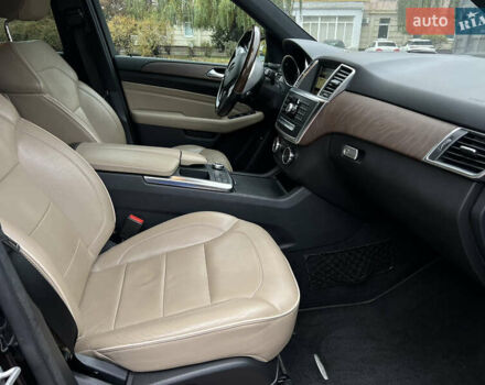 Мерседес М-Класс 2012 в Киеве на Automoto.ua Черный Мерседес М-Класс, объемом двигателя 3.5 л и пробегом 160 тыс. км за 17900 $, фото 28 на Automoto.ua