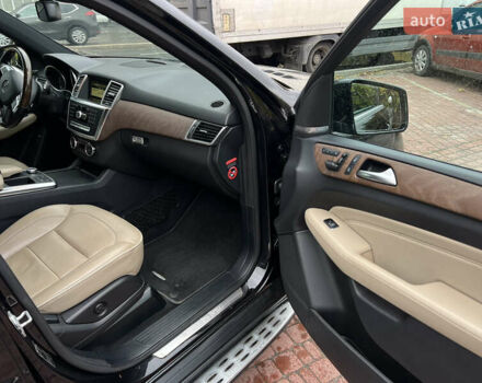 Мерседес М-Класс 2012 в Киеве на Automoto.ua Черный Мерседес М-Класс, объемом двигателя 3.5 л и пробегом 160 тыс. км за 17900 $, фото 31 на Automoto.ua