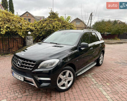 Мерседес М-Класс 2012 в Киеве на Automoto.ua Черный Мерседес М-Класс, объемом двигателя 3.5 л и пробегом 160 тыс. км за 17900 $, фото 2 на Automoto.ua