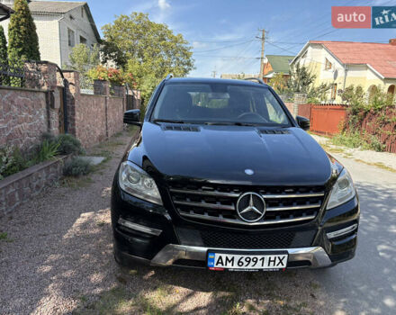 Мерседес М-Клас 2012 у Житомирі на Automoto.ua Чорний Мерседес М-Клас, об'ємом двигуна 2.14 л та пробігом 261 тис. км за 18900 $, фото 1 на Automoto.ua
