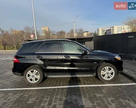 Черный Мерседес М-Класс, объемом двигателя 2.99 л и пробегом 240 тыс. км за 21900 $, фото 3 на Automoto.ua