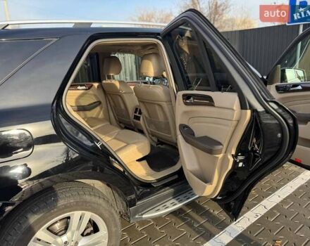 Черный Мерседес М-Класс, объемом двигателя 2.99 л и пробегом 240 тыс. км за 21900 $, фото 17 на Automoto.ua