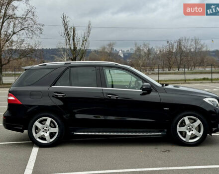 Черный Мерседес М-Класс, объемом двигателя 3.5 л и пробегом 160 тыс. км за 19500 $, фото 4 на Automoto.ua