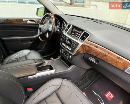 Черный Мерседес М-Класс, объемом двигателя 3.5 л и пробегом 142 тыс. км за 17500 $, фото 51 на Automoto.ua