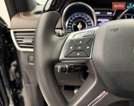 Черный Мерседес М-Класс, объемом двигателя 5.46 л и пробегом 119 тыс. км за 32990 $, фото 47 на Automoto.ua