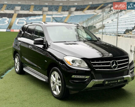 Черный Мерседес М-Класс, объемом двигателя 3.5 л и пробегом 142 тыс. км за 17500 $, фото 2 на Automoto.ua