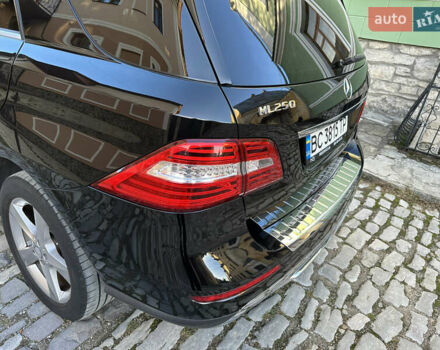 Черный Мерседес М-Класс, объемом двигателя 2.14 л и пробегом 247 тыс. км за 20500 $, фото 20 на Automoto.ua