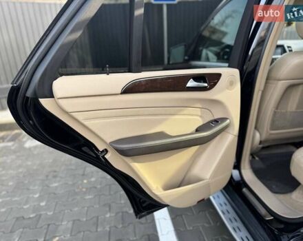 Черный Мерседес М-Класс, объемом двигателя 2.99 л и пробегом 240 тыс. км за 21900 $, фото 21 на Automoto.ua