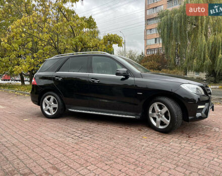 Мерседес М-Класс 2012 в Киеве на Automoto.ua Черный Мерседес М-Класс, объемом двигателя 3.5 л и пробегом 160 тыс. км за 17900 $, фото 10 на Automoto.ua