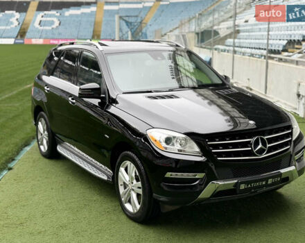 Черный Мерседес М-Класс, объемом двигателя 3.5 л и пробегом 142 тыс. км за 17500 $, фото 3 на Automoto.ua