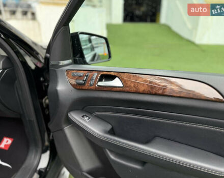 Черный Мерседес М-Класс, объемом двигателя 3.5 л и пробегом 142 тыс. км за 17500 $, фото 52 на Automoto.ua