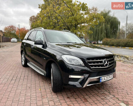 Мерседес М-Класс 2012 в Киеве на Automoto.ua Черный Мерседес М-Класс, объемом двигателя 3.5 л и пробегом 160 тыс. км за 17900 $, фото 3 на Automoto.ua