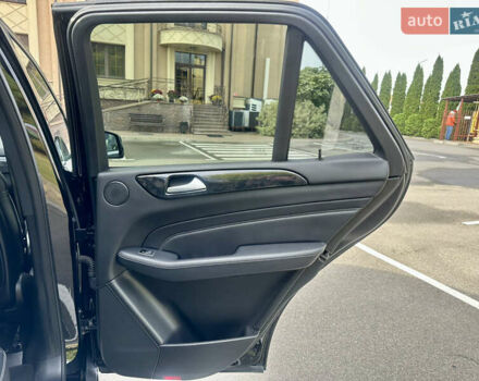 Черный Мерседес М-Класс, объемом двигателя 2.99 л и пробегом 226 тыс. км за 20499 $, фото 36 на Automoto.ua