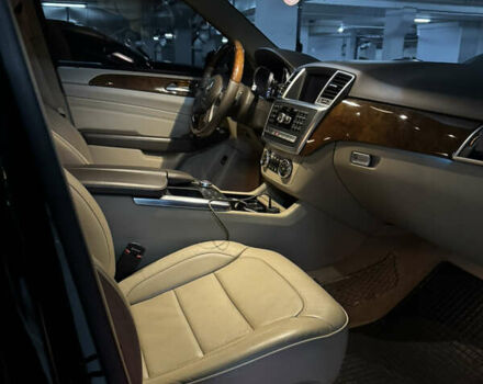 Черный Мерседес М-Класс, объемом двигателя 2.99 л и пробегом 180 тыс. км за 22400 $, фото 9 на Automoto.ua