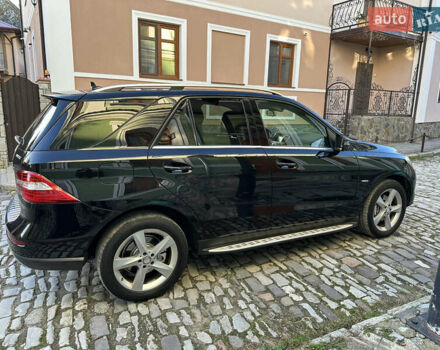 Черный Мерседес М-Класс, объемом двигателя 2.14 л и пробегом 247 тыс. км за 20500 $, фото 9 на Automoto.ua