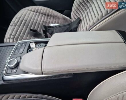 Черный Мерседес М-Класс, объемом двигателя 3 л и пробегом 215 тыс. км за 24900 $, фото 23 на Automoto.ua