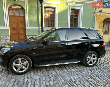 Черный Мерседес М-Класс, объемом двигателя 2.14 л и пробегом 247 тыс. км за 20500 $, фото 4 на Automoto.ua