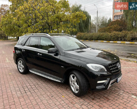 Мерседес М-Класс 2012 в Киеве на Automoto.ua Черный Мерседес М-Класс, объемом двигателя 3.5 л и пробегом 160 тыс. км за 17900 $, фото 4 на Automoto.ua