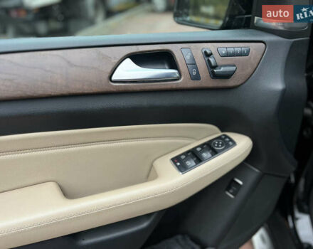 Мерседес М-Класс 2012 в Киеве на Automoto.ua Черный Мерседес М-Класс, объемом двигателя 3.5 л и пробегом 160 тыс. км за 17900 $, фото 18 на Automoto.ua