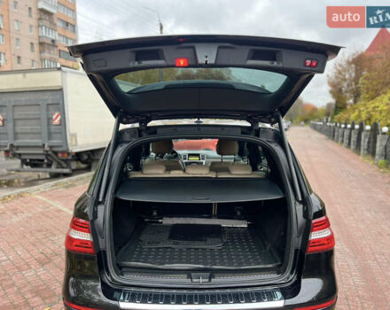 Мерседес М-Класс 2012 в Киеве на Automoto.ua Черный Мерседес М-Класс, объемом двигателя 3.5 л и пробегом 160 тыс. км за 17900 $, фото 19 на Automoto.ua