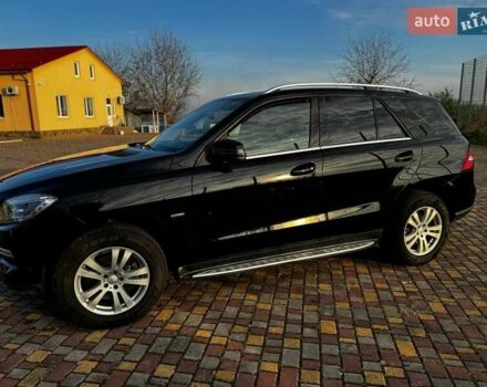 Мерседес М-Класс 2012 в Залещиках на Automoto.ua Черный Мерседес М-Класс, объемом двигателя 2.99 л и пробегом 128 тыс. км за 24200 $, фото 11 на Automoto.ua