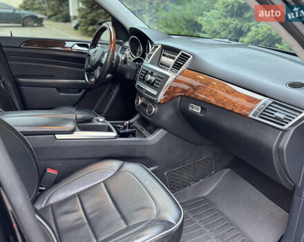 Чорний Мерседес М-Клас, об'ємом двигуна 2.99 л та пробігом 230 тис. км за 28700 $, фото 79 на Automoto.ua