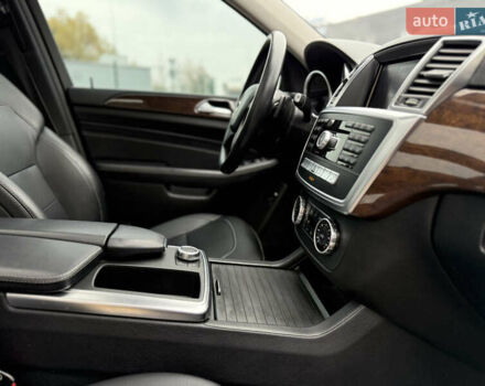 Мерседес М-Клас 2013 у Києві на Automoto.ua Чорний Мерседес М-Клас, об'ємом двигуна 3 л та пробігом 290 тис. км за 19900 $, фото 17 на Automoto.ua