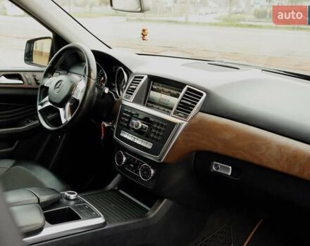 Черный Мерседес М-Класс, объемом двигателя 2.99 л и пробегом 255 тыс. км за 25000 $, фото 15 на Automoto.ua