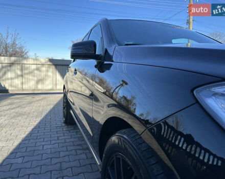 Черный Мерседес М-Класс, объемом двигателя 3 л и пробегом 377 тыс. км за 23500 $, фото 2 на Automoto.ua