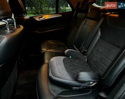 Черный Мерседес М-Класс, объемом двигателя 2.2 л и пробегом 205 тыс. км за 19490 $, фото 22 на Automoto.ua