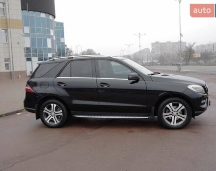 Черный Мерседес М-Класс, объемом двигателя 2.99 л и пробегом 255 тыс. км за 25000 $, фото 4 на Automoto.ua