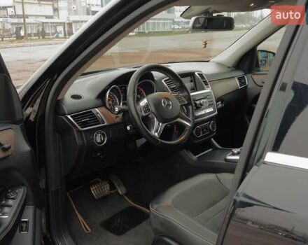 Черный Мерседес М-Класс, объемом двигателя 2.99 л и пробегом 255 тыс. км за 25000 $, фото 13 на Automoto.ua