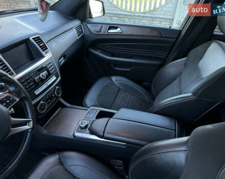 Черный Мерседес М-Класс, объемом двигателя 3 л и пробегом 377 тыс. км за 23500 $, фото 28 на Automoto.ua